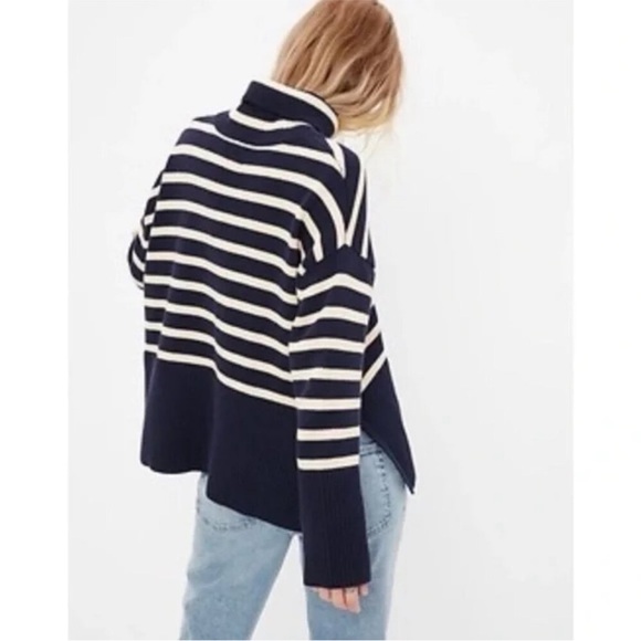 Gap Oversized Sweater - Picture 2 of 7